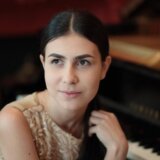 Mlada pijanistkinja Aleksandra Dovgan 6. marta premijerno na Kolarcu 4