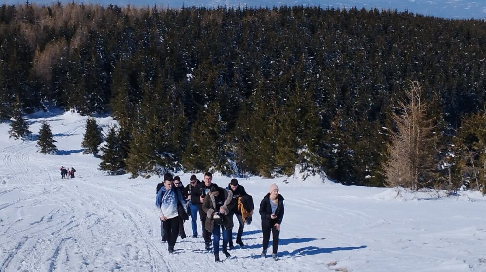 Umesto istorijske lekcije na Sretenje, profesor iz Vranja gimnazijalcima "režirao" filmski poduhvat na Besnoj Kobili 1