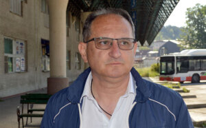 Rezervoari autobusa Bečejprevoza pune se metanom iz boca sa prikolica: Građani užičkog naselja Krčagovo uznemireni 3