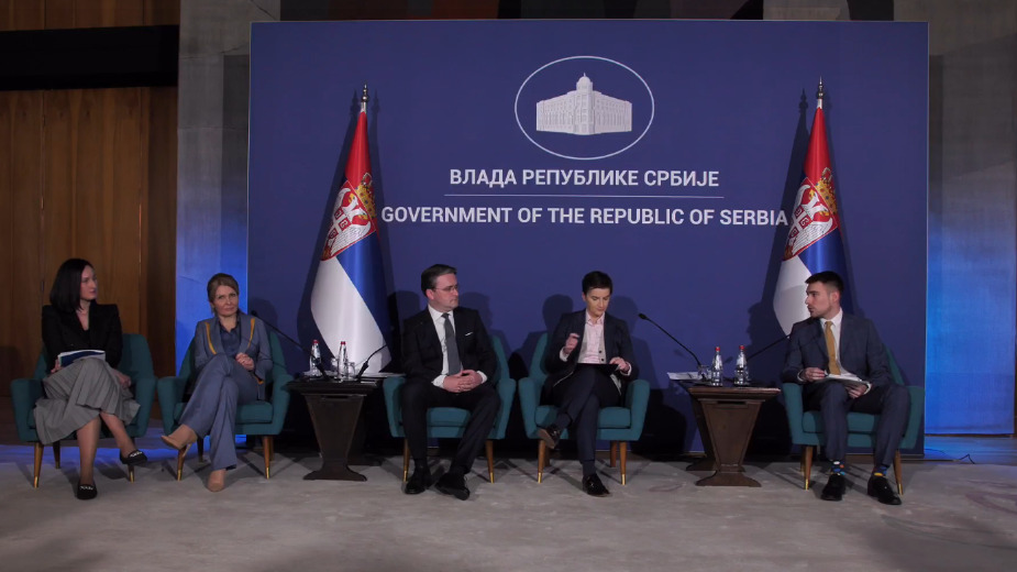 Šta su sve mladi zamerili premijerki i na šta su se žalili: Ana Brnabić odgovarala na pitanja 1