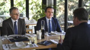 Potpredsednik kosovske vlade u tehničkom mandatu Besnik Bisljimi saopštio je da su prijave Kosova u programu Investicionog okvira za Zapadni Balkan EU odobrene i da Kosovo dobija više od dva miliona evra.