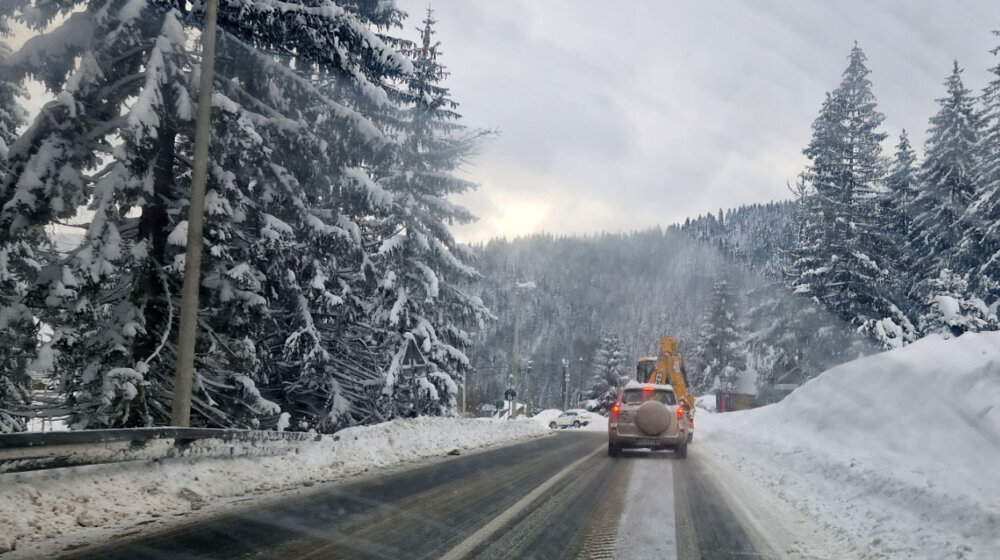 U Trgovištu proglašena vanredna situacija: Zbog snega blokiran i deo opštine Bosilegrad 1