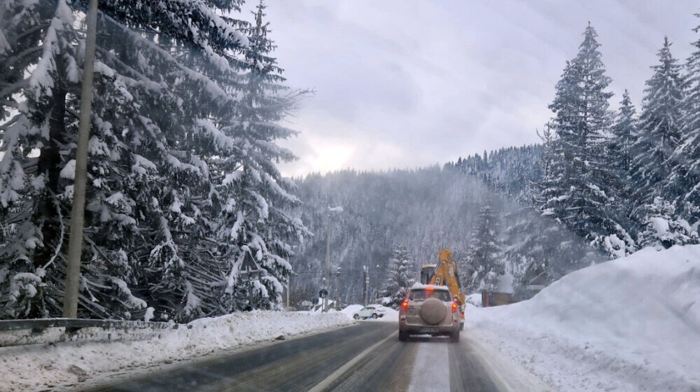 Posledice snežnih padavina u Zlatiborskom okrugu: Sela bez struje i zavejana, železnički saobraćaj u prekidu... 1