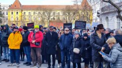 Stotine novinara na ulicama Zagreba traži ostavku ministra zdravstva Vilija Beroša (FOTO) 6