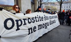 Stotine novinara na ulicama Zagreba traži ostavku ministra zdravstva Vilija Beroša (FOTO) 4