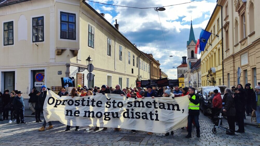 Stotine novinara na ulicama Zagreba traži ostavku ministra zdravstva Vilija Beroša (FOTO) 1