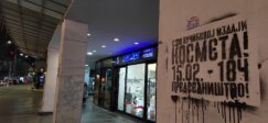 U Knez Mihailovoj ulici ispisani grafiti koji najavljuju skup protiv Vučića (FOTO) 3