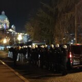 Jake policijske snage sprečile manji broj demonstranata da priđu Predsedništvu tokom Vučićevog obraćanja 13