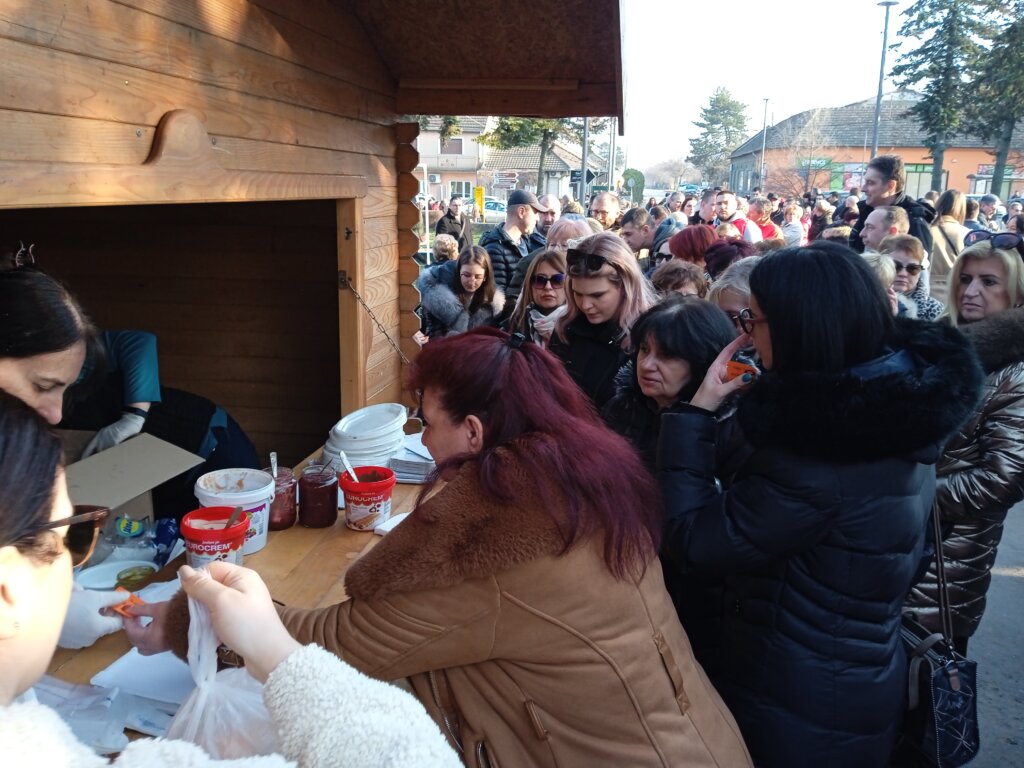 "Ne ištu mnogo sastojaka, ali je zato potreban dobar rad rukom": Domaći "fanki" okupili ljude iz cele Subotice 3 "Ne ištu mnogo sastojaka, ali je zato potreban dobar rad rukom": Domaći "fanki" okupili ljude iz cele Subotice 3