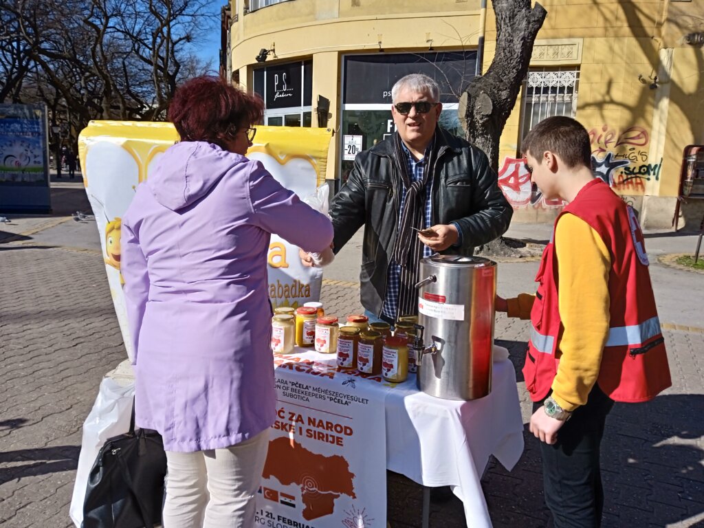 “Kad je teško, Subotičani pokažu humani karakter”: Pčelari prodaju med za pomoć ugroženom stanovništvu Sirije i Turske 2