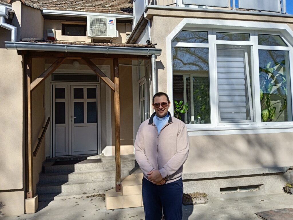 Kad odoru zameni dres: Subotički sveštenici oformili ekipu i predstavljali Srbiju na Evropskom prvenstvu za sveštena lica u futsalu 6 Kad odoru zameni dres: Subotički sveštenici oformili ekipu i predstavljali Srbiju na Evropskom prvenstvu za sveštena lica u futsalu 6