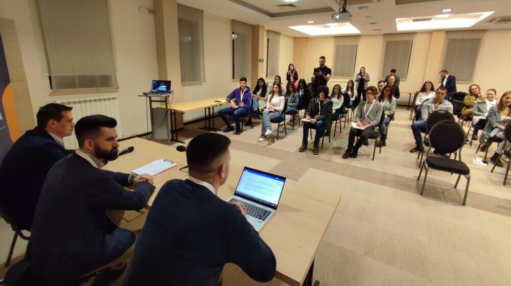 Trideset mladih iz cele Srbije uči besplatno o preduzetništvu u Kragujevcu 1