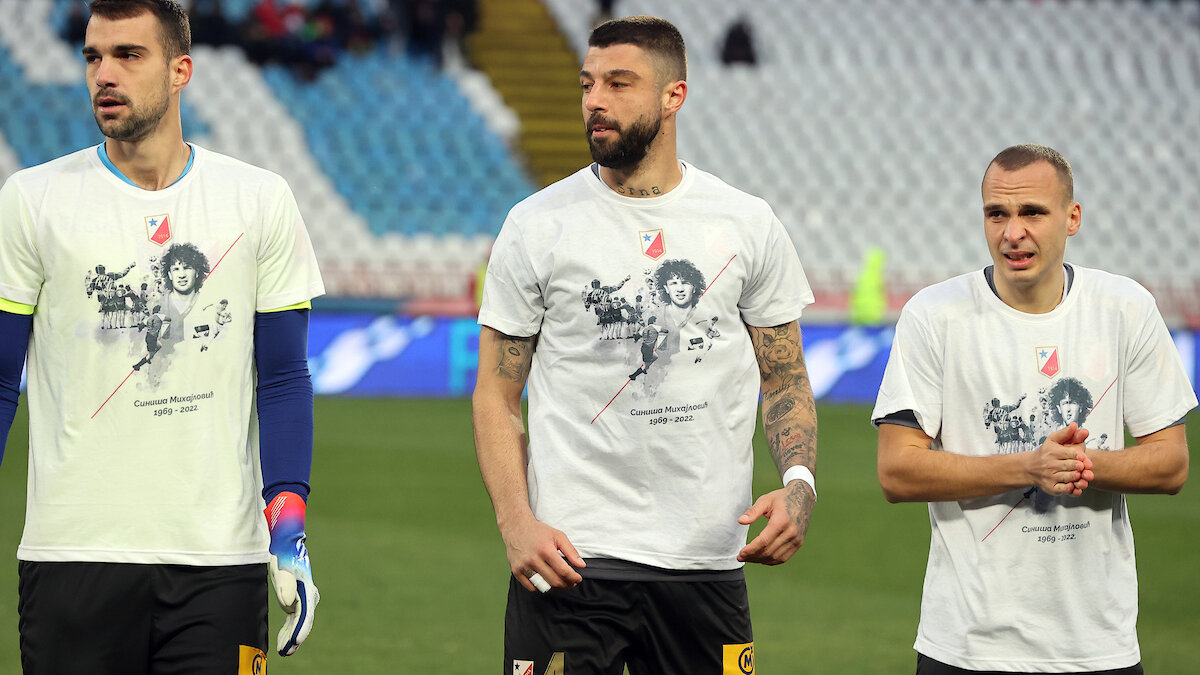 Crvena zvezda i Vojvodina odale počast Siniši Mihajloviću (FOTO/VIDEO) 3 Crvena zvezda i Vojvodina odale počast Siniši Mihajloviću (FOTO/VIDEO) 3