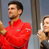 Đoković prodao svoju majicu, pa poklonio novac deci sa Kosova 2