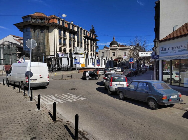 Spomenik grupi „Smak” na Trgu omladine u Kragujevcu 1