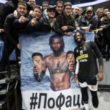 "Nisam znao značenje": Lesor o poziranju uz transparent uvredljivog sadržaja 12