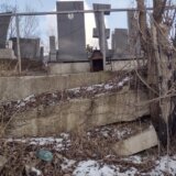 Zašto građani kragujevačkog naselja Petrovac strepe da će njihovo groblje da "otkliza" niz ulicu 4