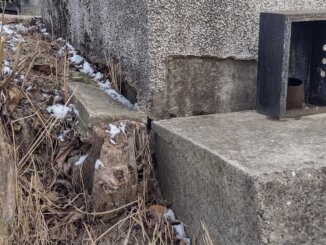 Petrovacko groblje Kragujevac 03 Zašto građani kragujevačkog naselja Petrovac strepe da će njihovo groblje da "otkliza" niz ulicu 3