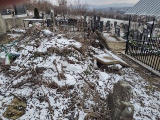 Zašto građani kragujevačkog naselja Petrovac strepe da će njihovo groblje da "otkliza" niz ulicu 10
