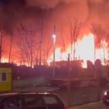 Požar u Ustaničkoj: Gore barake, većina stanara evakuisana (VIDEO) 1