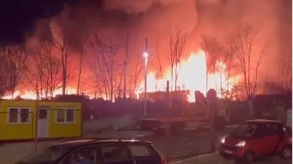 Požar u Ustaničkoj: Gore barake, većina stanara evakuisana (VIDEO) 1