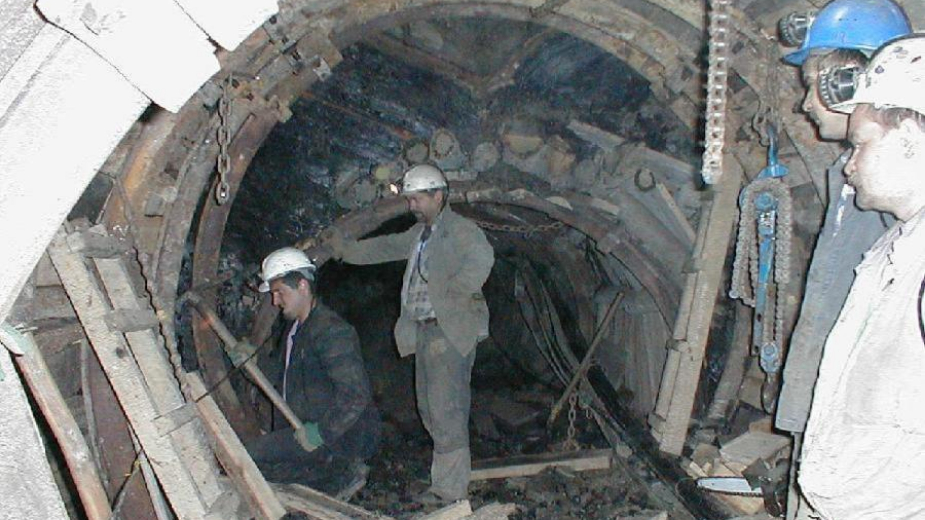 Rudnik u Beranama bez struje tri meseca, podzemne vode prete jami 16