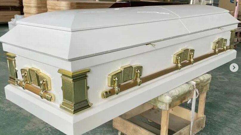 "Samo je smrt siguran posao": Priča Nemanje iz Vlasotinca koji je postao pogrebnik kada je napunio 12 godina 2 "Samo je smrt siguran posao": Priča Nemanje iz Vlasotinca koji je postao pogrebnik kada je napunio 12 godina 2