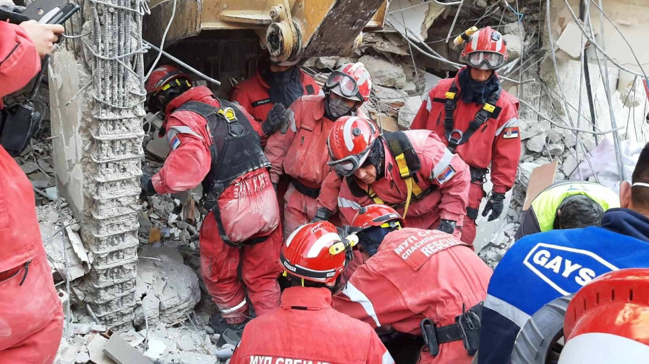 Srpski spasioci locirali ženu koja je više od 100 sati provela u ruševinama nakon zemljotresa u Turskoj (FOTO) 1