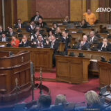 Srđan Milivojević se sakrio ispod klupe, pa iskočio pred Orlića 8