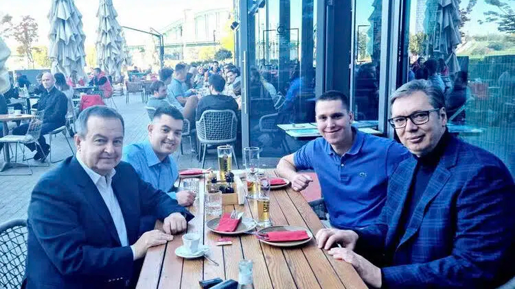 "Vučić da se zaposli kao kasirka": Sagovornici Danasa o izjavi predsednika da skoro nikad ne ide u prodavnicu 1