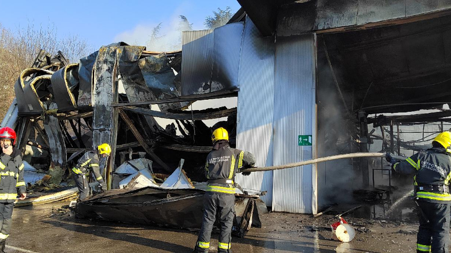 Lokalizovan požar u zemunskom naselju Galenika 1