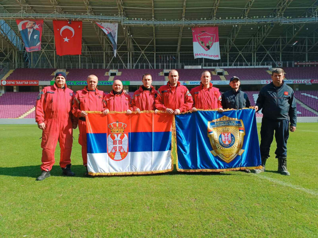 “Kad vidite osmi sprat kako „stoji” na prizemlju”: Iskustva srpskih vatrogasaca po povratku iz misije u Turskoj (FOTO) 4