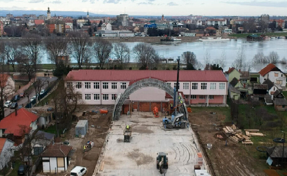 Školska sala u Mačvanskoj Mitrovici služiće i za kulturno-umetničke događaje 1