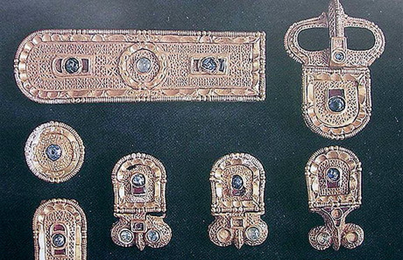 Zlatni avarski pojas i dalje skriven od očiju javnosti 2 Zlatni avarski pojas i dalje skriven od očiju javnosti 2