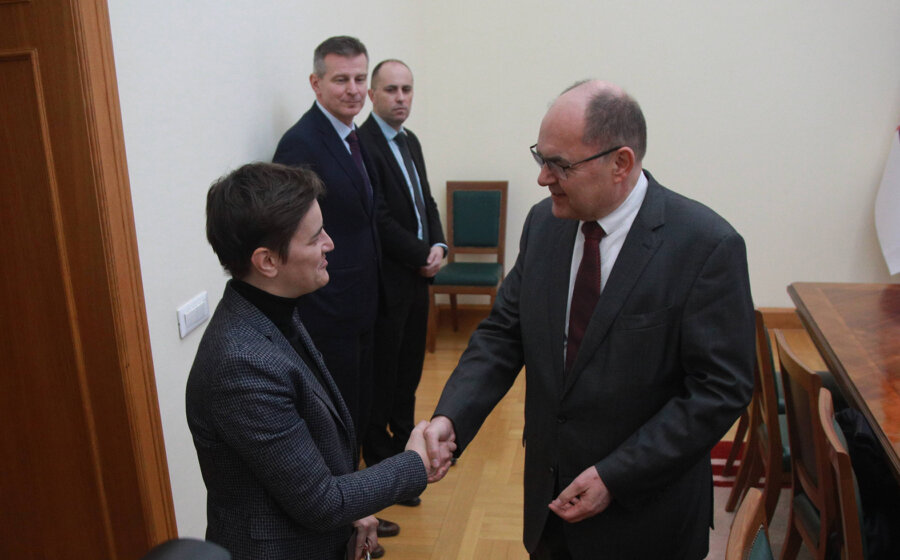 Brnabić se požalila Šmitu zbog postupka ambasade Srbije u Sarajevu: "Nedopustivo ugrožavanje bezbednosti štićene ličnosti" 1