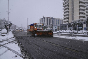 Atina pod snegom, poremećen saobraćaj i zatvorene škole 2