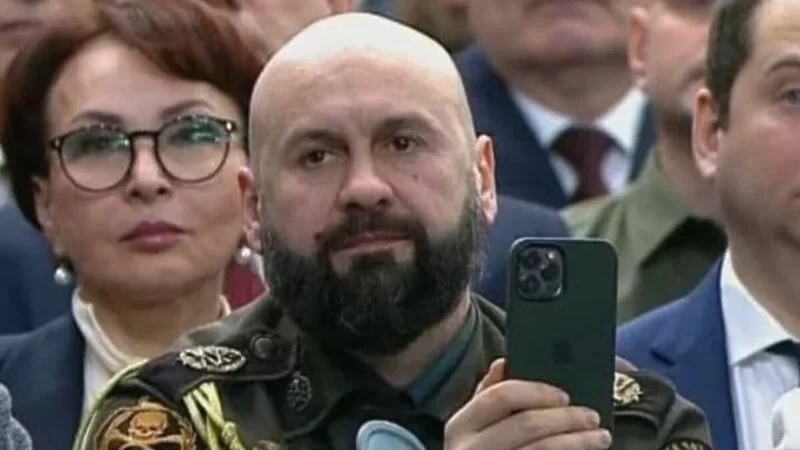 Komandant četničkog pokreta Bratislav Živković bio na obraćanju Putina, sedeo u prvim redovima 1