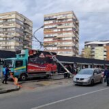 Pala bandera na Kalenić pijaci, nadležni je podigli posle nekoliko sati 7