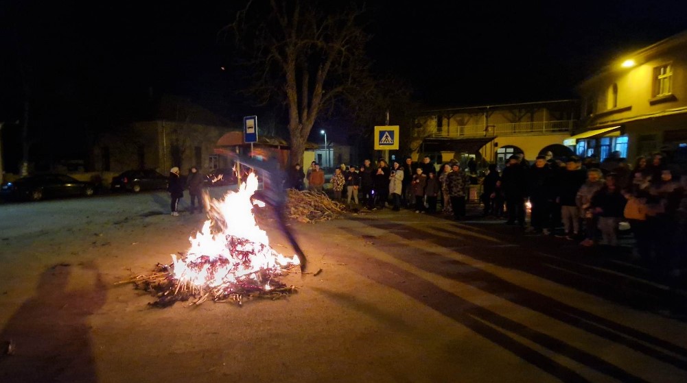 “Narod koji ne čuva svoju tradiciju i kulturu, nestaje kao narod”: Meštani Vražogrnca pored Zaječara tradicionalno obeležili Bele poklade i početak posta 3
