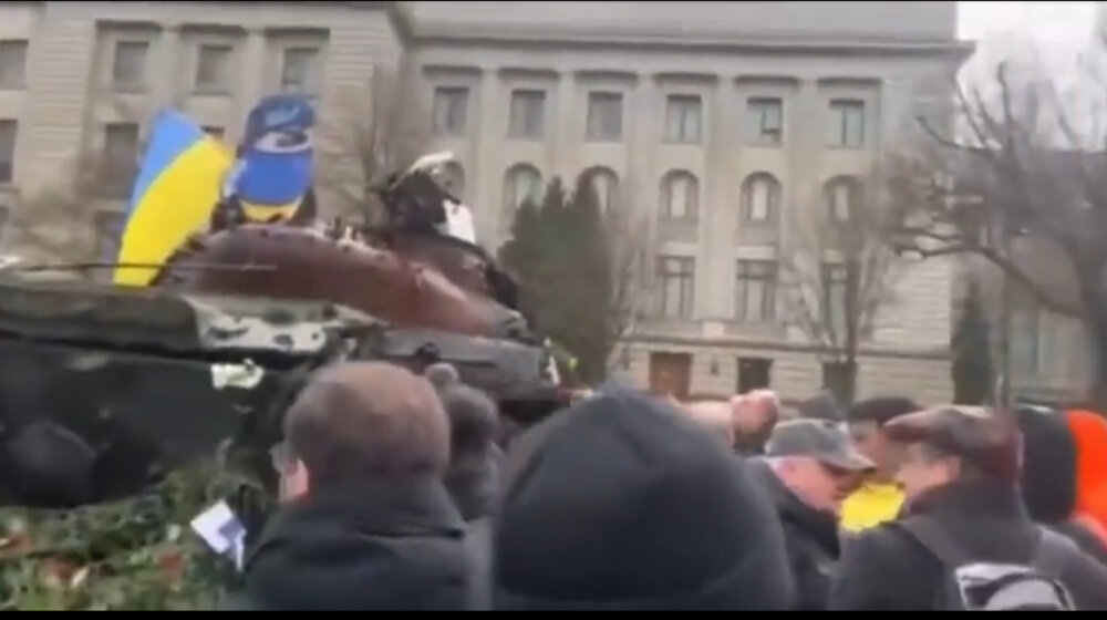 Više od 150.000 ljudi u Berlinu protestuje zbog isporuke oružja Ukrajini (VIDEO) 1