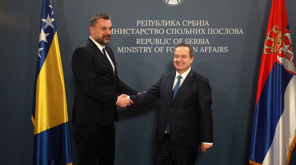 "Valjamo se u blatu sopstvenog jada i čemera dok ljudi umiru": Oslobođenje o "koraku nazad u odnosima BiH i Srbije" 1