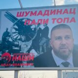 “Šumadinac pali topa”: Mladenovac oblepljen plakatima Konzervativnog pokreta Naši 7