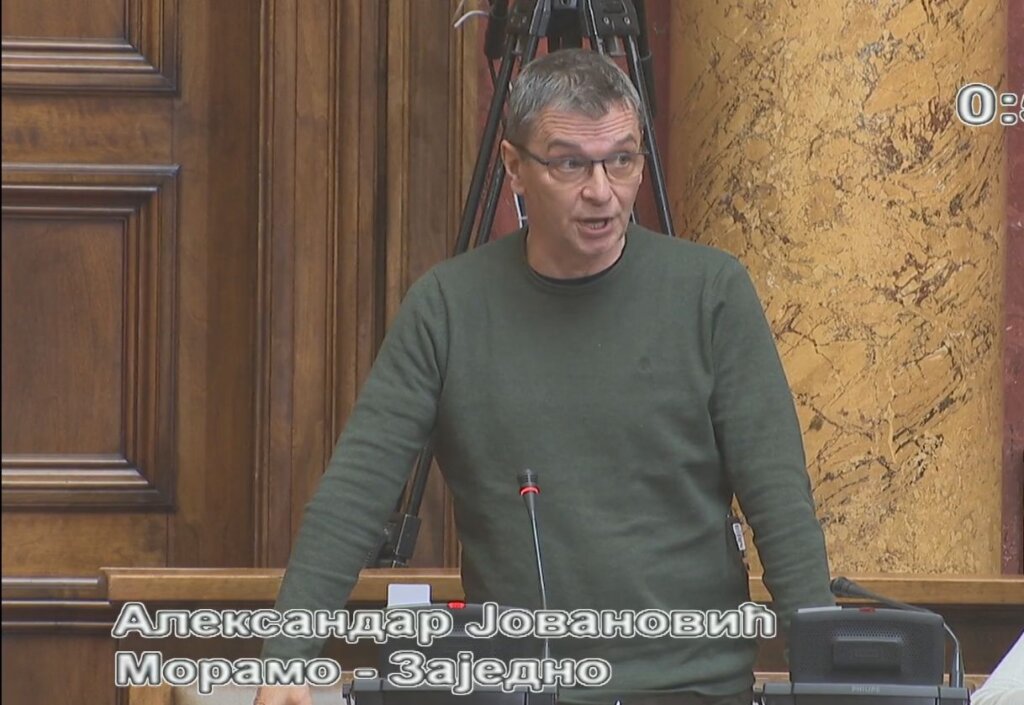 Da li policija sme da sprovodi nasilje nad narodnim poslanicima, kao što to neretko čini običnim ljudima koji protestuju? 2