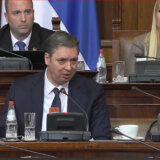 Vučić u Skupštini objavio da je mladić uboden u rame na Kosovu 13
