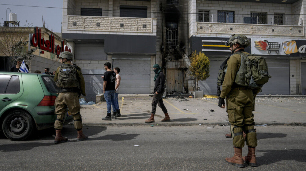 Palestinski napadač ranio nožem dva Izraelca kod vojne baze 1