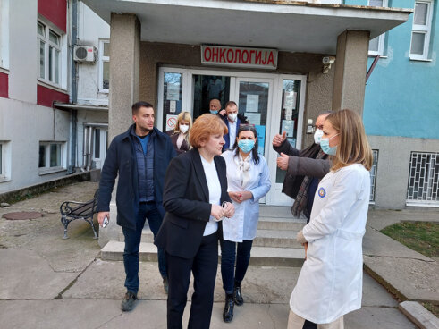 foto, danica grujicic u radnoj poseti ukc 2, foto ukc Ministarka Grujičić u niškom UKC u ličnoj “inspekciji” i bez prisustva medija 5