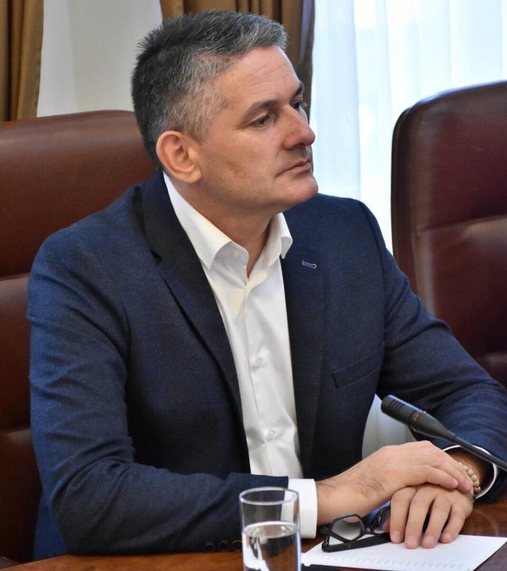 Miloš Banđur Niški vodovod traži drugo poskupljenje za šest meseci, a troši 10 miliona evra na plate 700 zaposlenih: Šta kažu u "najpartijskijem" preduzeću? 4