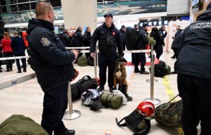 Iz Niša otišle dodatne snage vatrogasaca zbog zemljotresa u Turskoj 2 Iz Niša otišle dodatne snage vatrogasaca zbog zemljotresa u Turskoj 1