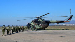 helikopter (FOTO) Najmlađi padobranci Vojske Srbije uspešno izveli prve skokove 2