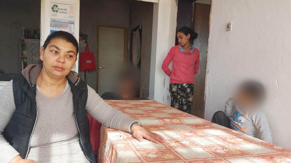 "Nema srećnijeg trenutka za decu nego kada im donesem hranu iz Narodne kuhinje": Muke Slađane, samohrane majke iz Zaječara 3 "Nema srećnijeg trenutka za decu nego kada im donesem hranu iz Narodne kuhinje": Muke Slađane, samohrane majke iz Zaječara 3